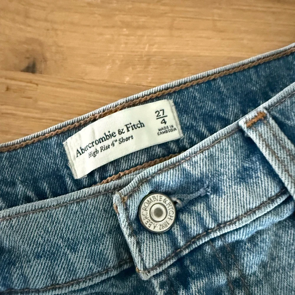 A&F Shorts - Picture 2 of 3